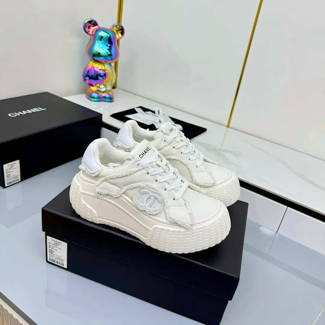 👟👟Ex-factory price 640👟👟 Chanel bread shoes ~ original calfskin panda shoes Chanel 25C latest hot style panda black and white sports shoes casual sneakers Xiaoxiang hot item classic black and white panda color coco girls must pay Fabric: original custom mixed sheepskin lining: original imported breathable mesh lining outsole: Original molded rubber + TPU combination Size: Women's 35-41 Buy now👉